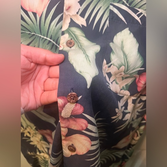 Floral Black Hawaiian Silk Blend Shirt Men’s Medium - Picture 5 of 5